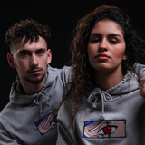 Photo Modèles femme et homme avec le sweat gris au design brodé