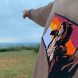 Sweat col rond marron brodé - vue de profil